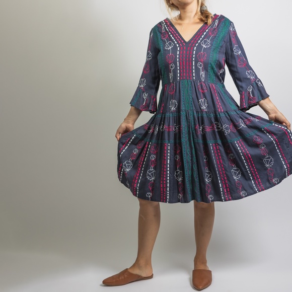 Akemi + Kin Embrodiered Dress size 4 Anthropolgie - Picture 2 of 4